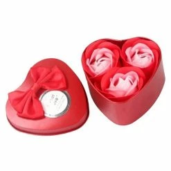 Offres ❤️ Totalcadeau Coffret boîte coeur avec 3 savons roses rouges idée cadeau ⌛